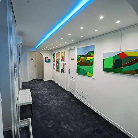 Gallery 4*