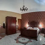 Gallery 4*